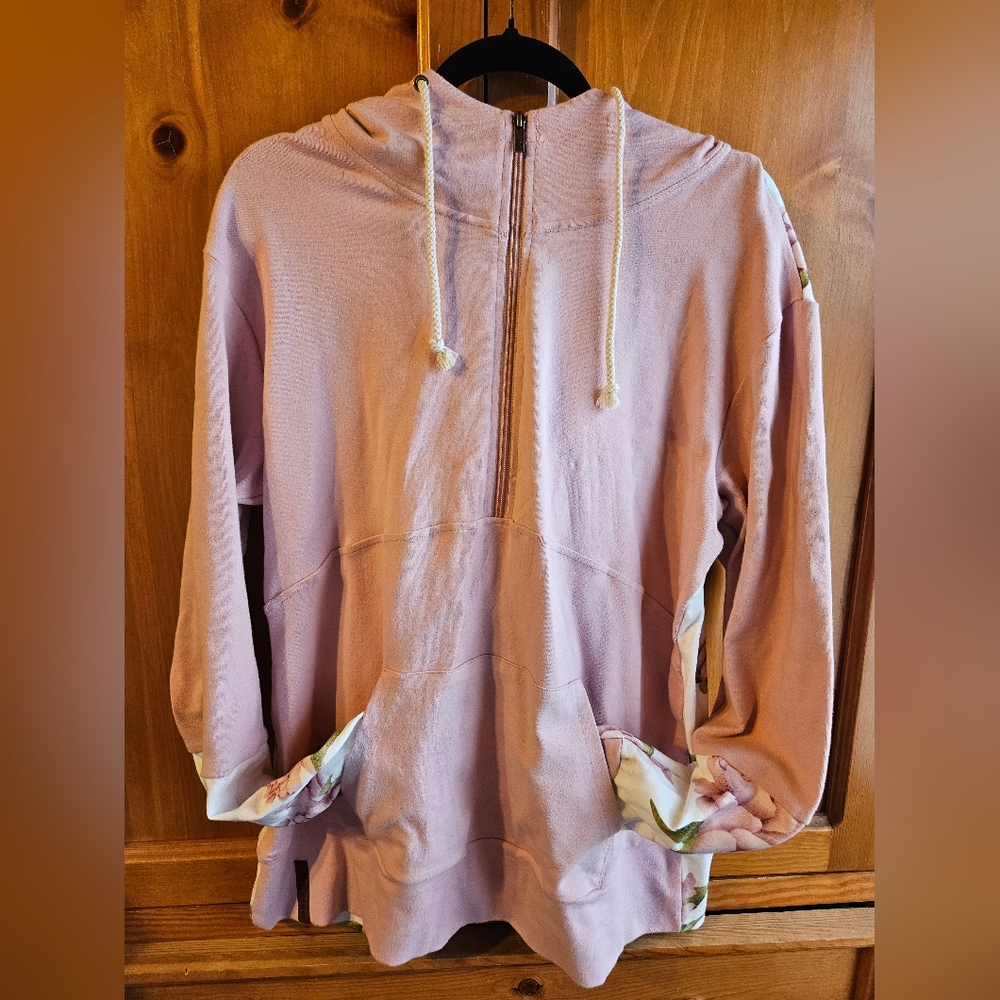 NWOT Ampersand Pink Hooded Quarterzip Pullover with Floral Accents SIZE XXXL